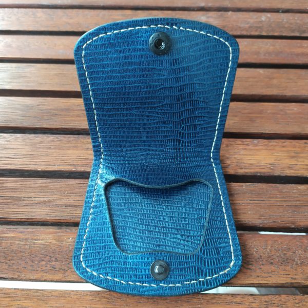 porte monnaie en cuir bleu iguane