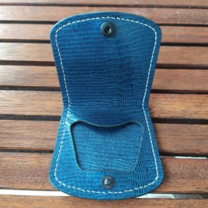 porte monnaie en cuir bleu iguane