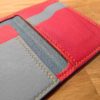 Porte feuille en cuir Bicolore grande ouverturesur mesure.